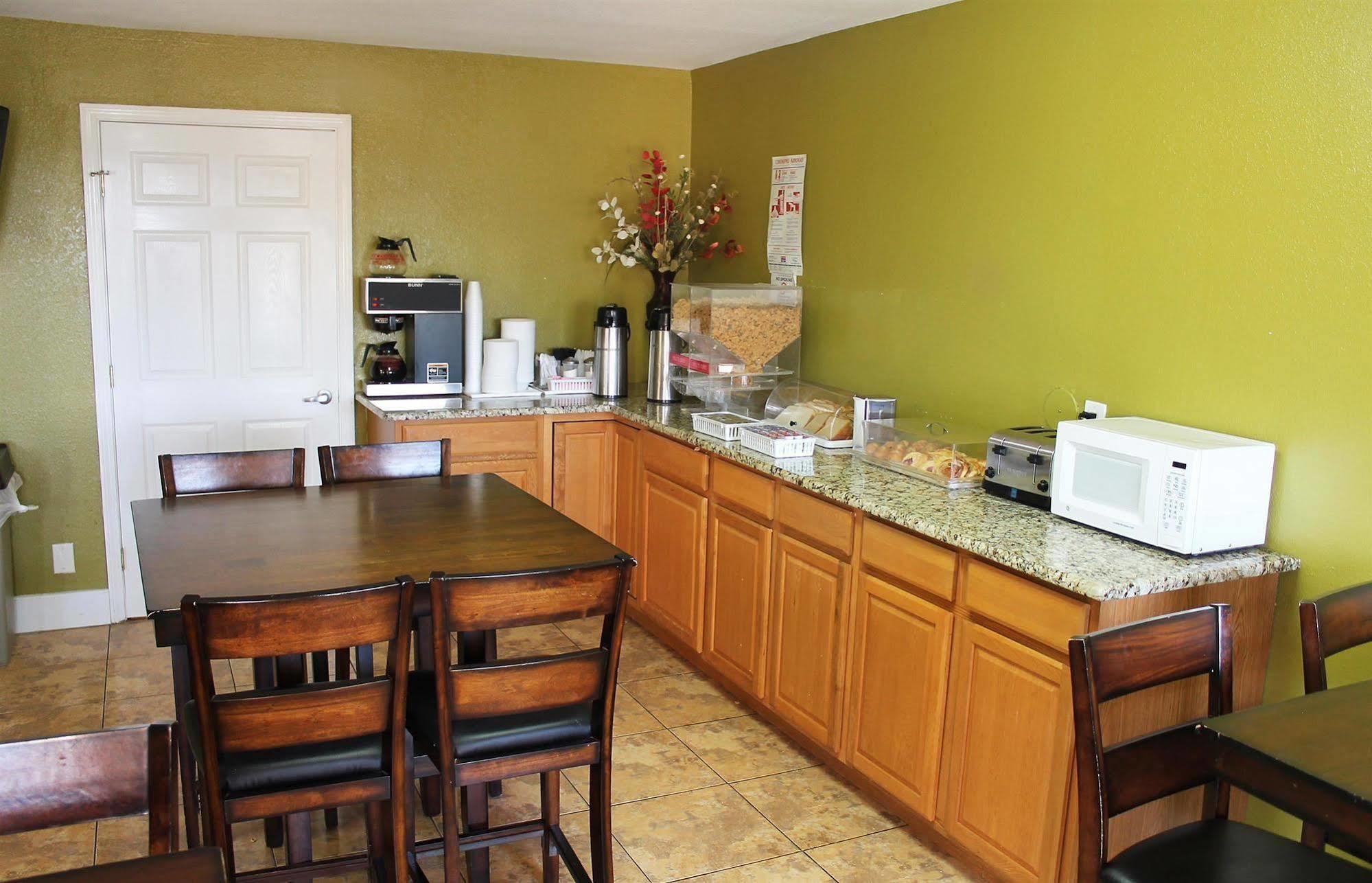 Americas Best Value Inn San Antonio - At&T Center/Fort Sam Houston Екстериор снимка