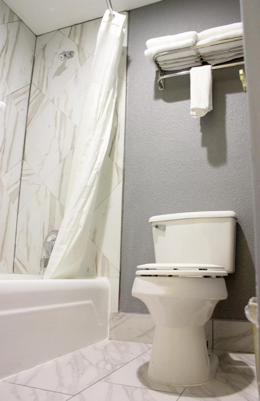 Americas Best Value Inn San Antonio - At&T Center/Fort Sam Houston Екстериор снимка