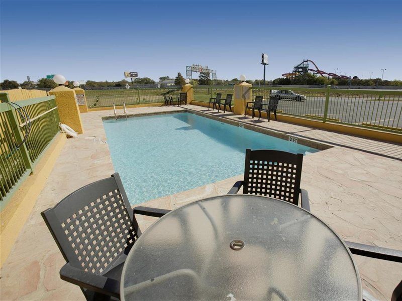 Americas Best Value Inn San Antonio - At&T Center/Fort Sam Houston Екстериор снимка